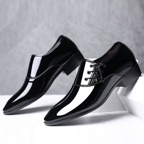 Chaussures d'affaires pointues en cuir brillant de grande taille pour hommes