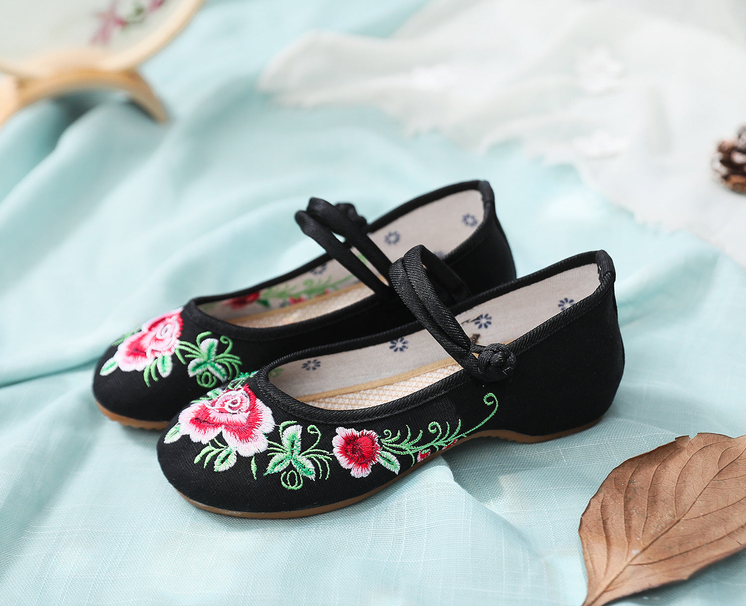 Women's Beijing Cloth Ethnic Style Embroidered Wedding Canvas Shoes