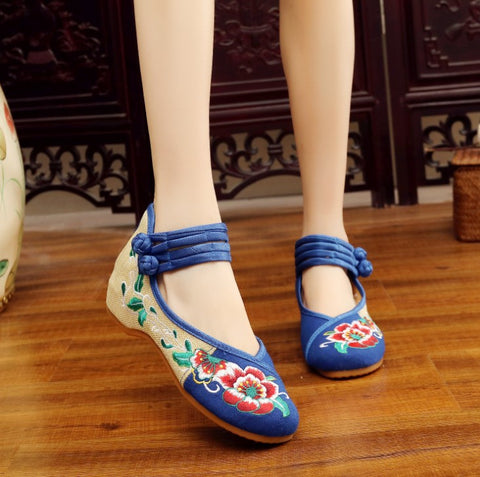 Ethnic Style Female Embroidered Cotton Square Canvas Shoes
