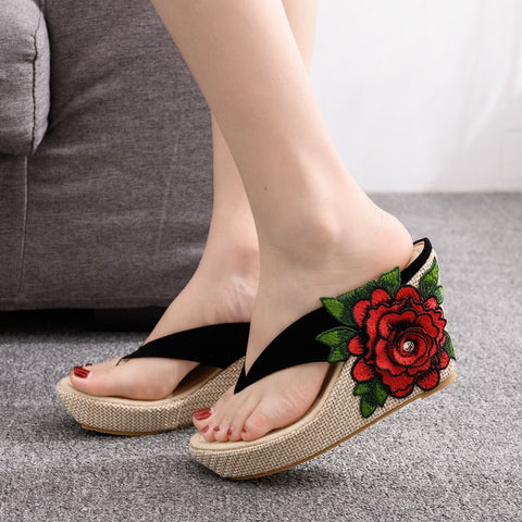 Sandales à plateforme imperméables de grande taille à fleurs brodées