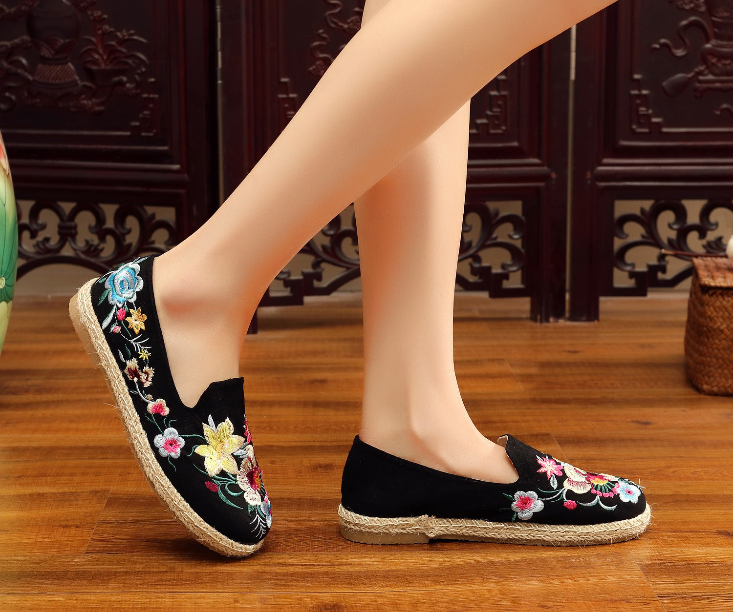 Moon Chrysanthemum Traditional Embroidered Ethnic Canvas Shoes