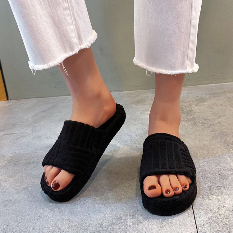 Women's Large Size Fluffy Flat Platform Outdoor Slippers