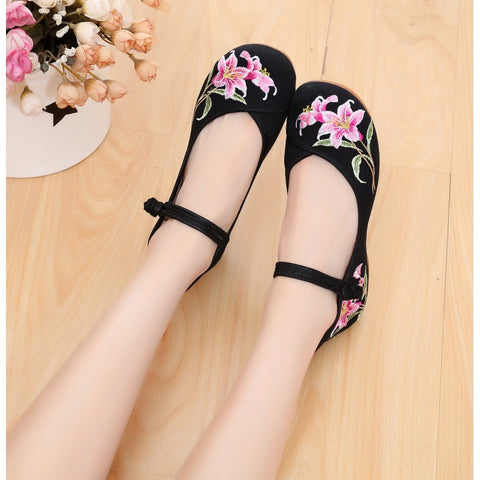 Women's Lily Chinese Style Retro Embroidered Han Canvas Shoes