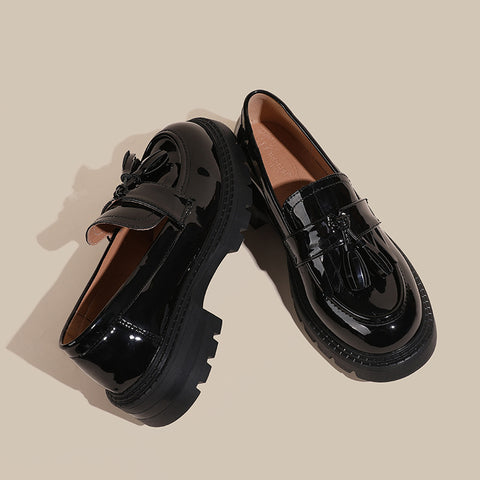 Chaussures en cuir rétro pour femme avec pompon de style preppy verni