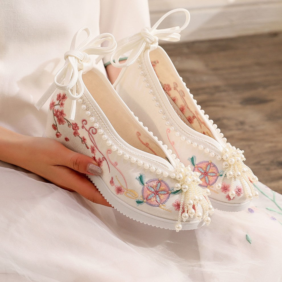 Old Beijing Round Toe Red Beaded Canvas Shoes
