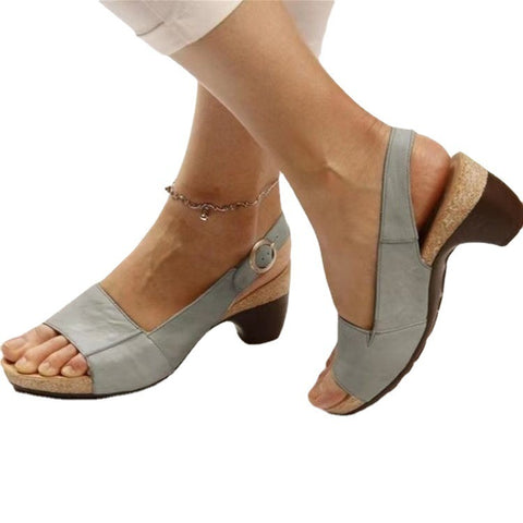 Trendige, lässige Damen-Schuhe mit Frühlingsschnalle und klobigen Absätzen