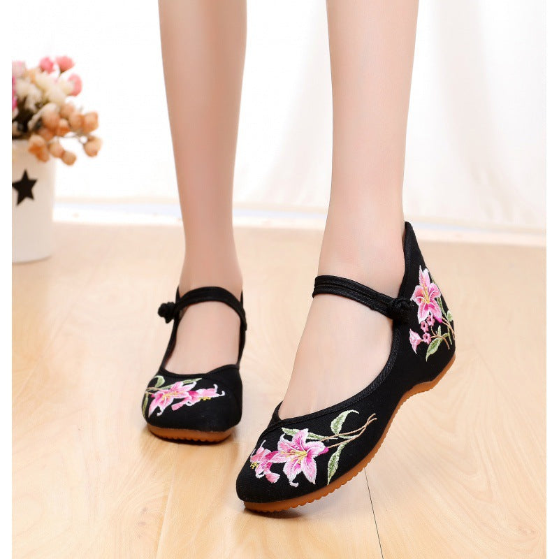 Women's Lily Chinese Style Retro Embroidered Han Canvas Shoes