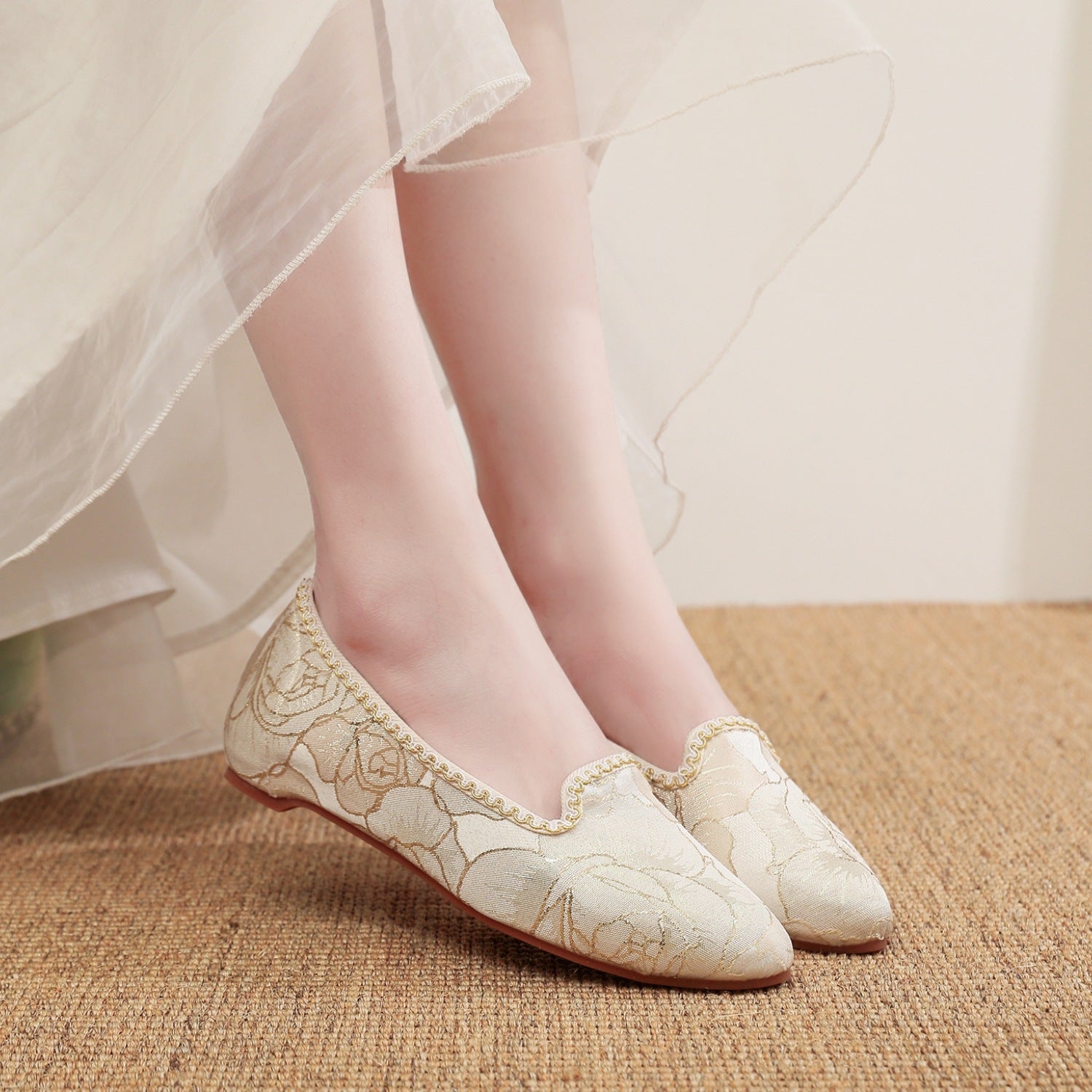 Women's Chinese Style Retro Embroidered Ethnic Ancient Costume Canvas Shoes